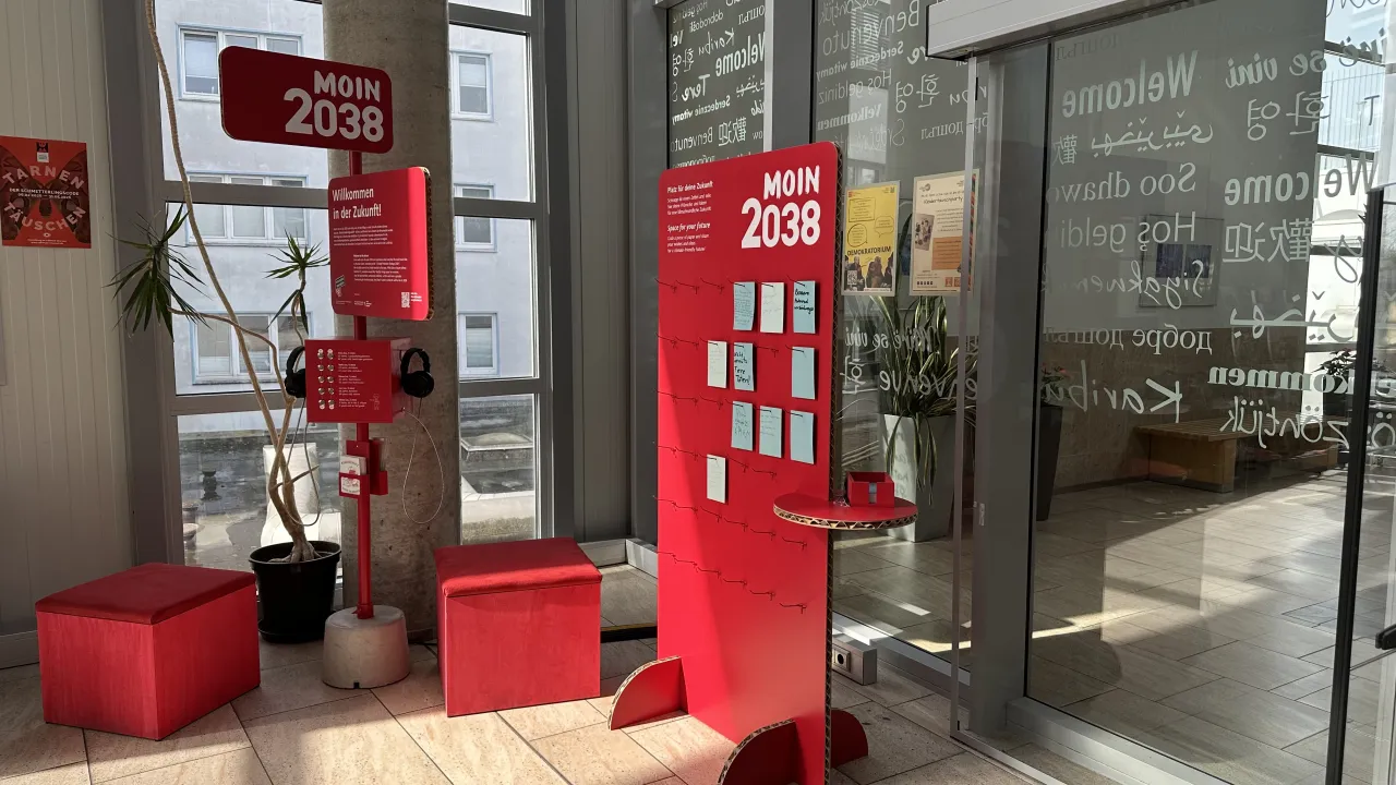 Moin 2038 H&ouml;rstation steht in der Stadtbibliothek in der Vahr