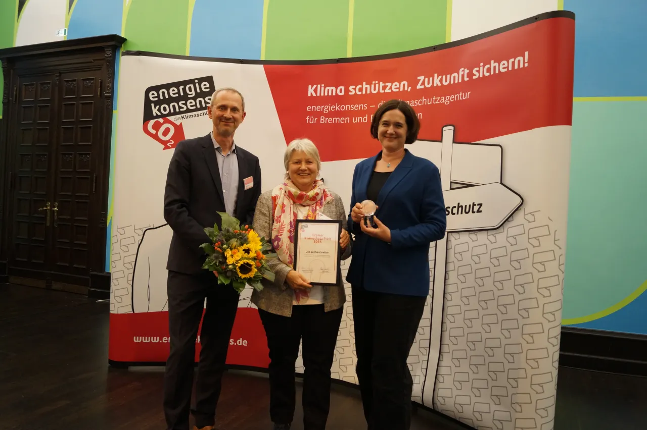 (v.l.n.r.) Martin Grocholl, Ute Dechantsreiter, Senatorin Kathrin Moosdorf