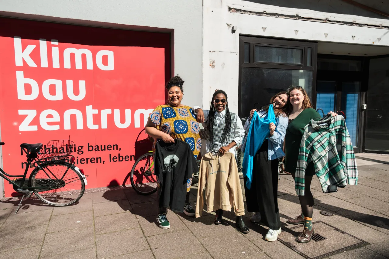 Kleidertausch Pop-Up im Klima Bau Zentrum