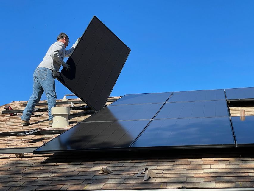 Eine Solaranlage wird installiert