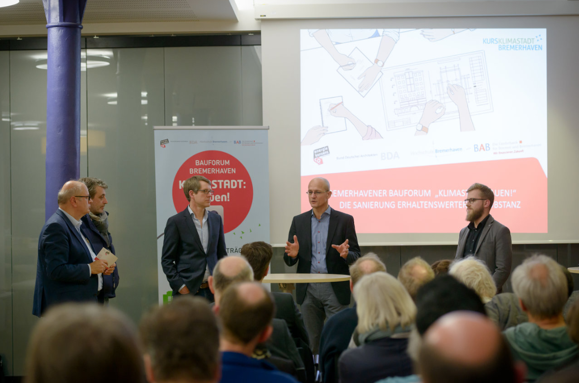 Bauforum Bremerhaven, Referenten stehen vor Publikum