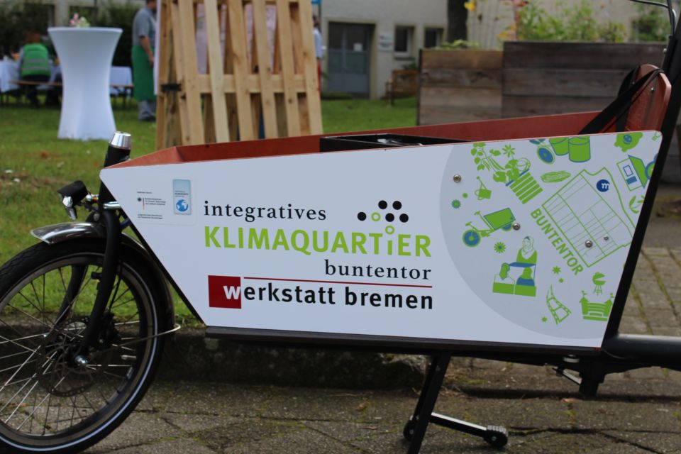 Lastenrad mit Beschriftung des Integrativen Klimaquartiers Buntenor in der Neustadt