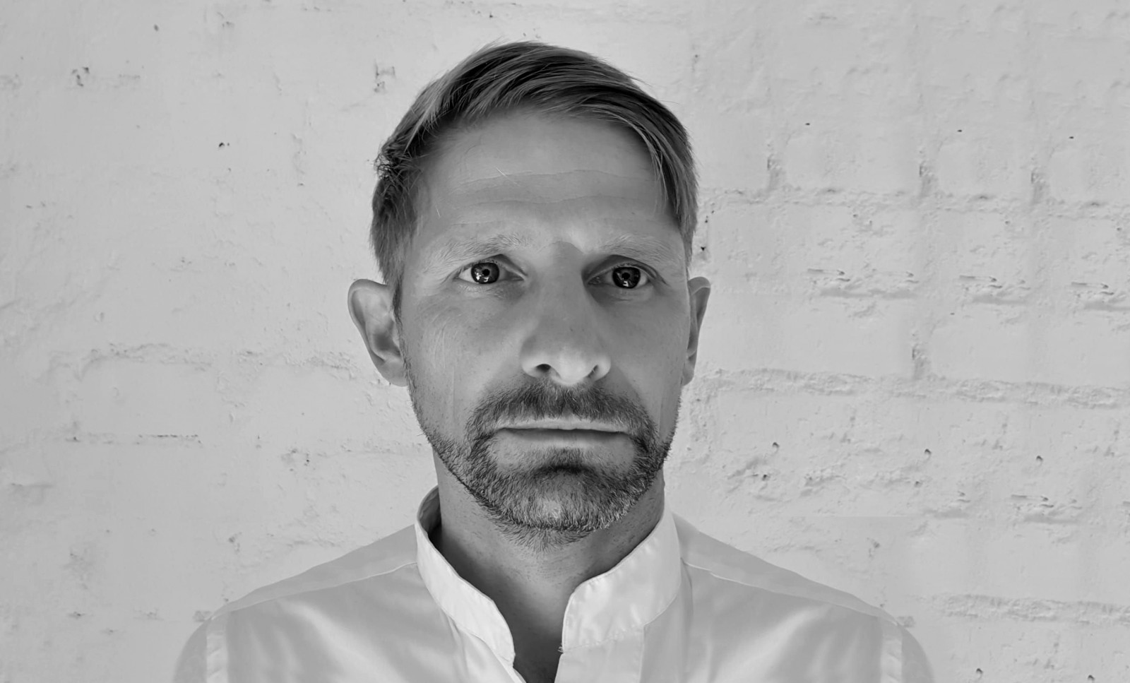 Portraitfoto Timo Schmidt, Professor an der Hochschule Augsburg für Fassadentechnologie und Design