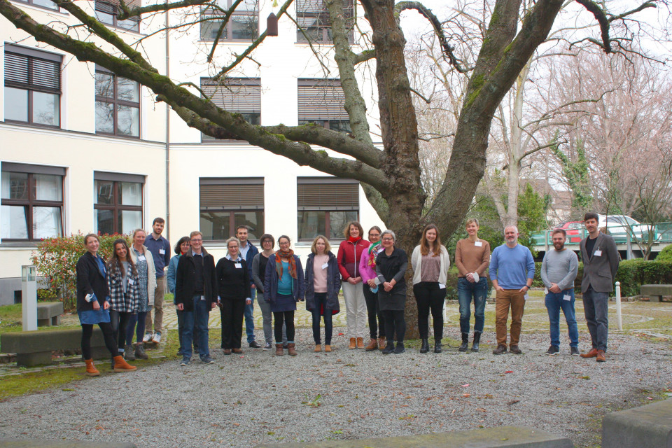 Gruppenfoto mit 20 Personen beim Vernetzungstreffen des Projektes AzuKlim in Köln.