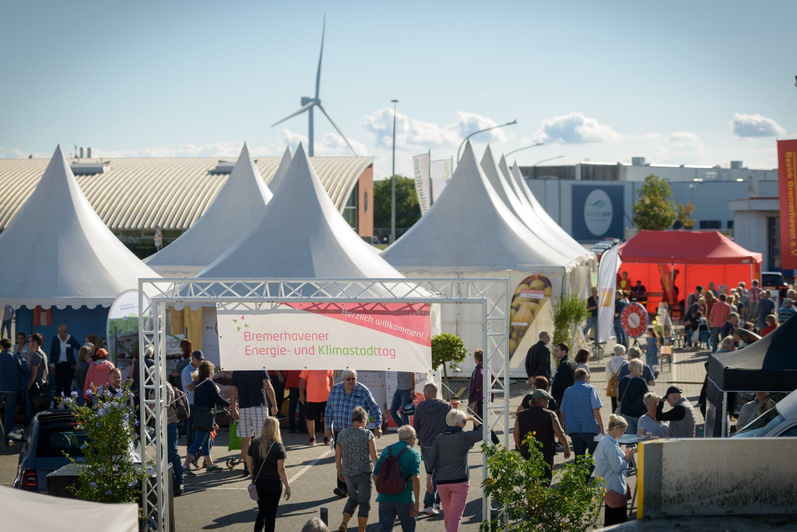 Blick von oben auf Areal des Energie- und Klimastadttags im Schaufenster Fischereihafen