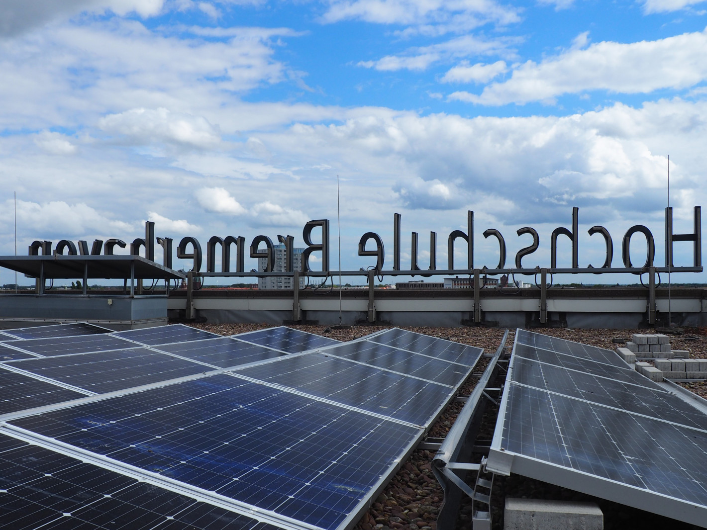 Solaranlage auf dem Dach der Hochschule Bremen