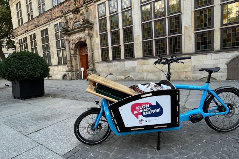 Unser Klönschnack-Lastenrad vor der Handwerkskammer
