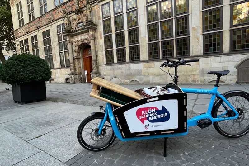 Unser Klönschnack-Lastenrad vor der Handwerkskammer